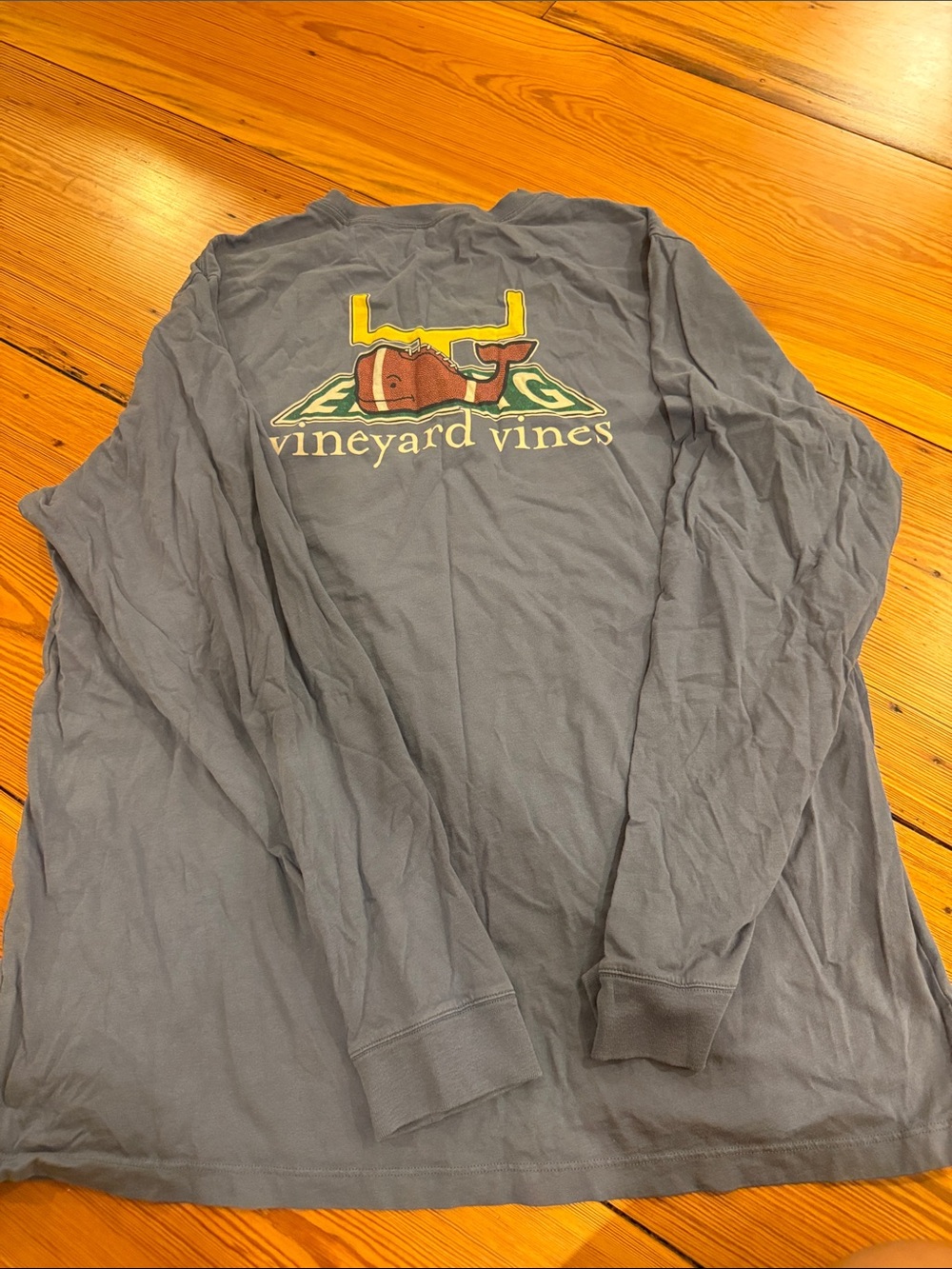 Vineyard vines XL tee